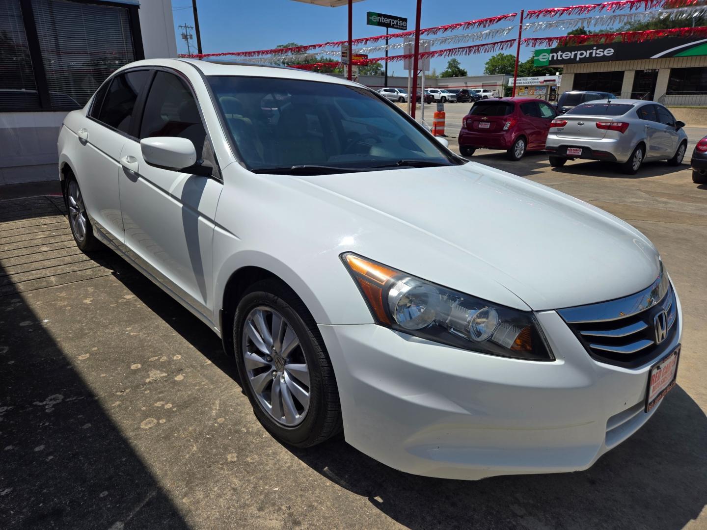 2011 WHITE Honda Accord (1HGCP2F8XBA) with an 2.4L I4 F DOHC 16V engine, Automatic transmission, located at 503 West Court, Seguin, TX, 78155, (830) 379-3373, 29.568621, -97.969803 - Photo#1